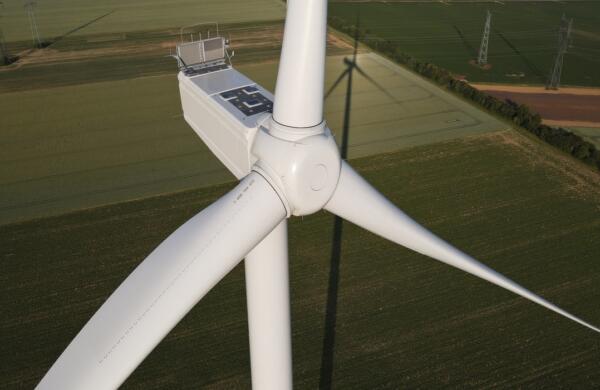 Vue d'une éolienne depuis le ciel (c)Visualdrone/VALOREM