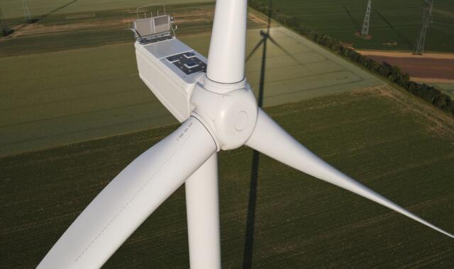 Vue d'une éolienne depuis le ciel (c)Visualdrone/VALOREM