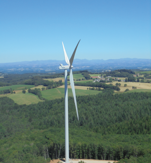 Vue aérienne d'une éolienne du parc éolien de La Luzette