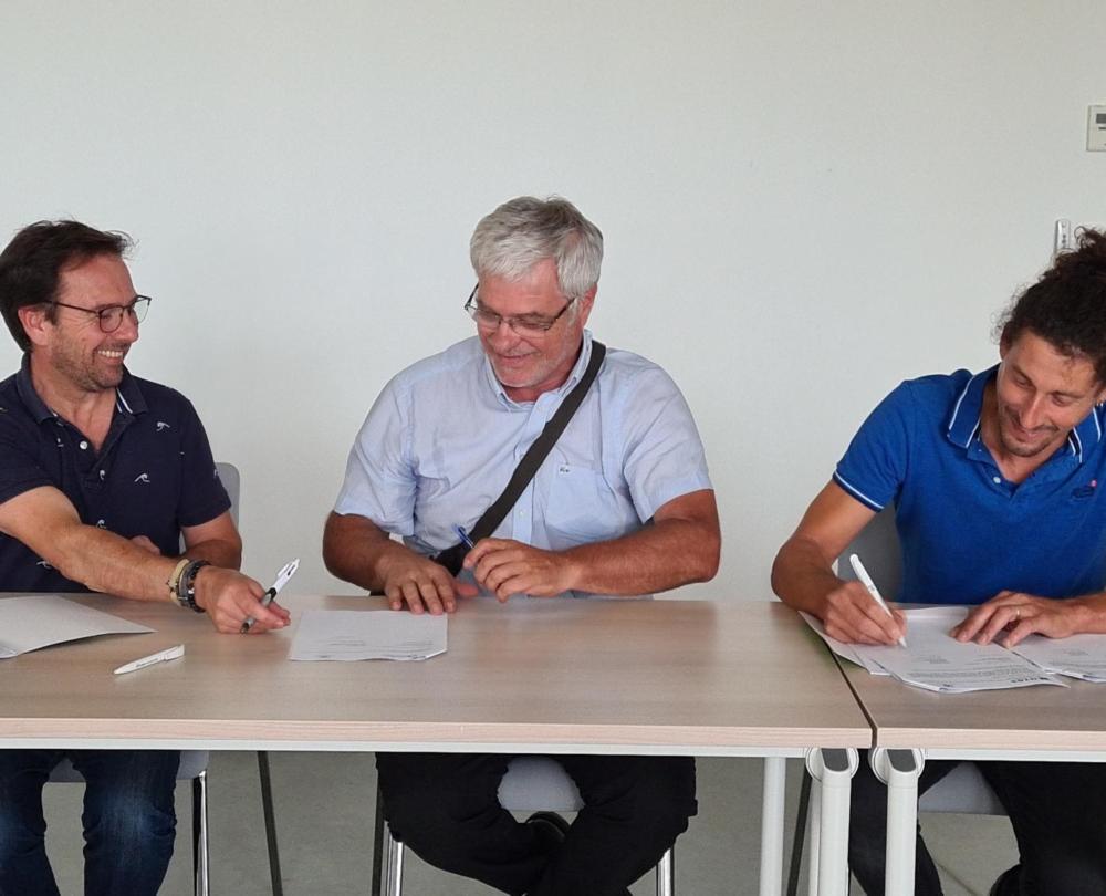 Cédrick Valat, Directeur de l’APADEV, Jean-Yves Grandidier, Président-Fondateur de VALOREM et Frédéric Chaouni, Directeur d’Ares Coop – ©VALOREM