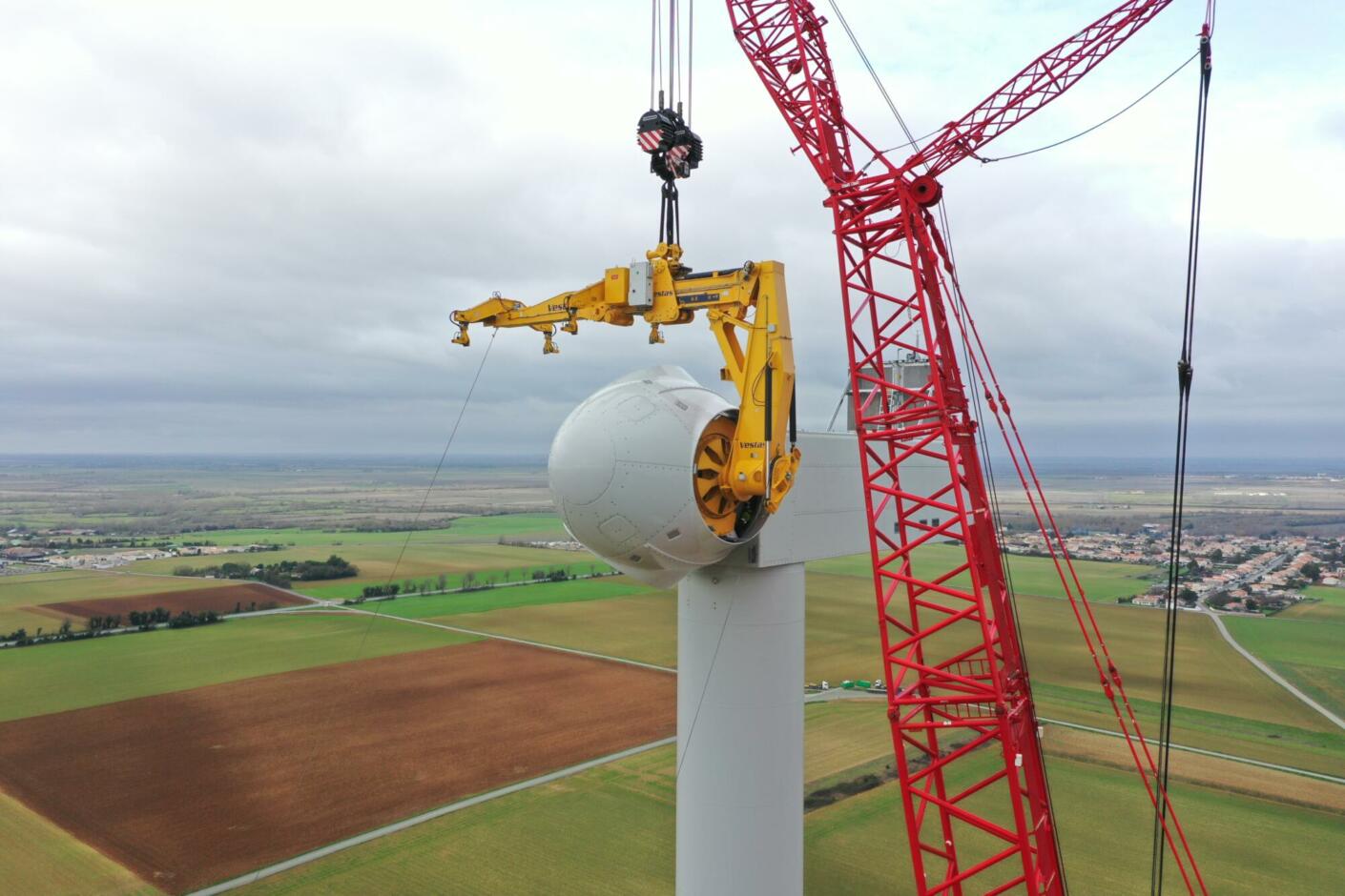 Andilly-Les-Marais citizen wind farm - Hub assembly ©Focus Drone