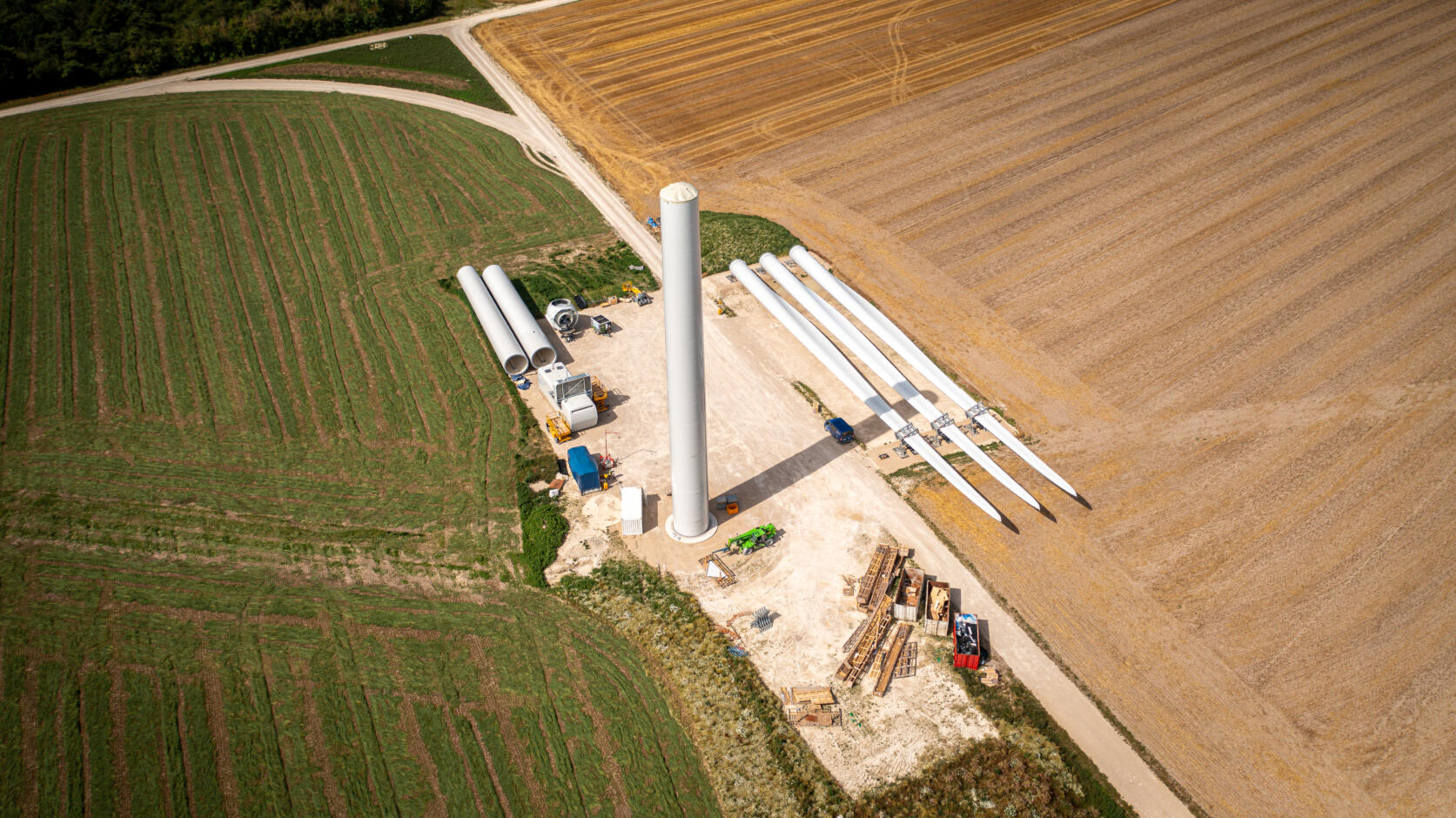 Cheniers wind farm - First section of mast installed ©Drone Agile